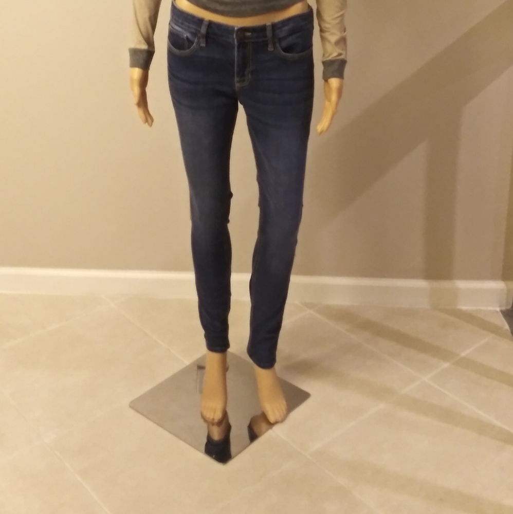 Hollister jeans 7 long like new